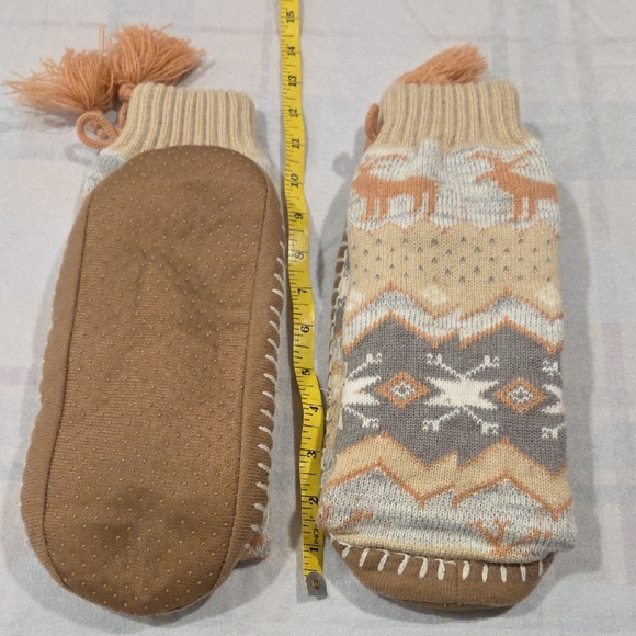 MUK LUKS Women's Tassel Slipper Socks - Picture 5 of 5
